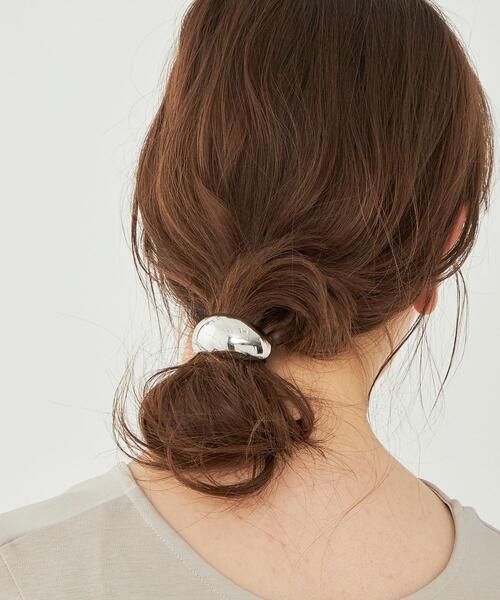 green label relaxing（グリーンレーベルリラクシング）の「【WEB限定】メタルラウンドカバー ヘアカフ ヘアゴム 2（ヘアゴム・レディース・シルバー/ゴールド・FREE）」の2枚目の写真