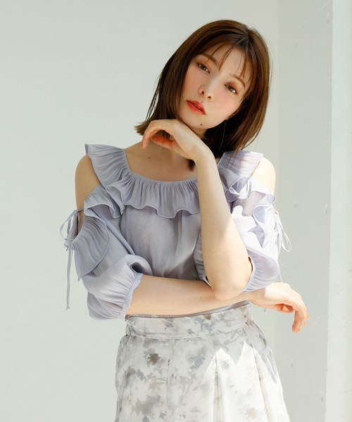 one after another NICE CLAUP（ワンアフターアナザーナイスクラップ）の「ヘルシーな肌見せが叶う　肩あきフリルブラウス（シャツ/ブラウス・レディース・アイボリー/オフホワイト/ホワイト系その他/ラベンダー・FREE）」の4枚目の写真