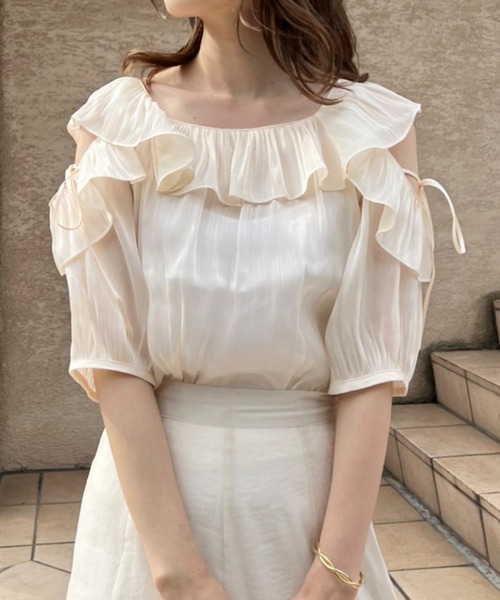 one after another NICE CLAUP（ワンアフターアナザーナイスクラップ）の「ヘルシーな肌見せが叶う　肩あきフリルブラウス（シャツ/ブラウス・レディース・アイボリー/オフホワイト/ホワイト系その他/ラベンダー・FREE）」の7枚目の写真