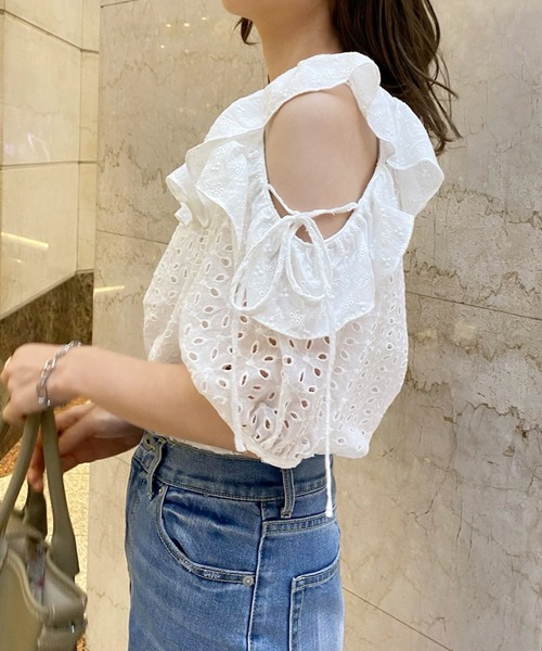 one after another NICE CLAUP（ワンアフターアナザーナイスクラップ）の「ヘルシーな肌見せが叶う　肩あきフリルブラウス（シャツ/ブラウス・レディース・アイボリー/オフホワイト/ホワイト系その他/ラベンダー・FREE）」の18枚目の写真