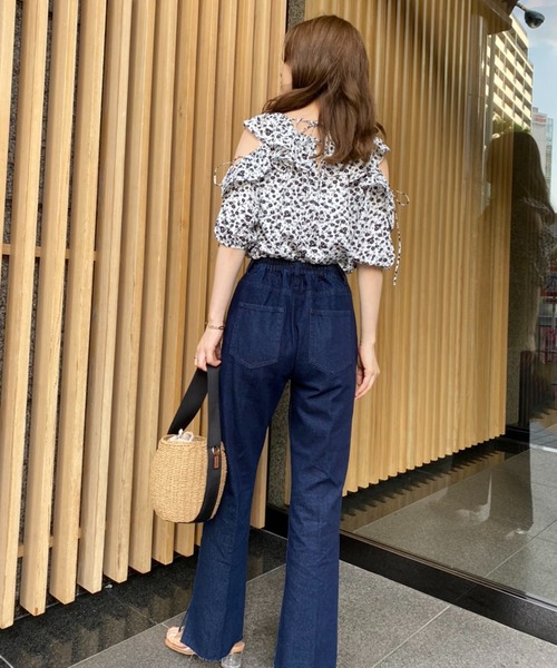 one after another NICE CLAUP（ワンアフターアナザーナイスクラップ）の「ヘルシーな肌見せが叶う　肩あきフリルブラウス（シャツ/ブラウス・レディース・アイボリー/オフホワイト/ホワイト系その他/ラベンダー・FREE）」の8枚目の写真