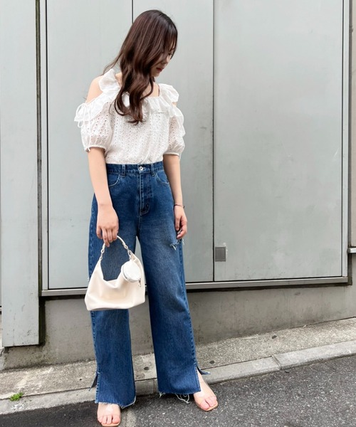 one after another NICE CLAUP（ワンアフターアナザーナイスクラップ）の「ヘルシーな肌見せが叶う　肩あきフリルブラウス（シャツ/ブラウス・レディース・アイボリー/オフホワイト/ホワイト系その他/ラベンダー・FREE）」の6枚目の写真