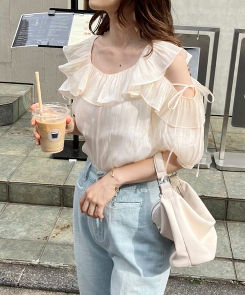 one after another NICE CLAUP（ワンアフターアナザーナイスクラップ）の「ヘルシーな肌見せが叶う　肩あきフリルブラウス（シャツ/ブラウス・レディース・アイボリー/オフホワイト/ホワイト系その他/ラベンダー・FREE）」の20枚目の写真