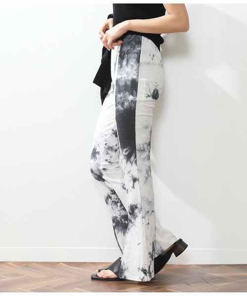 ANAP(アナップ)の「タイダイリブスリットフレアパンツ(その他パンツ・レディース・ベージュ/グリーン/ブラック・FREE)」の4枚目の写真