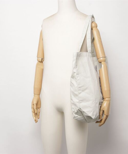 .efiLevol（エフィレボル）の「BOTTOMLESS DESIRE Cat Totebag（トートバッグ・メンズ・ライトグレー/イエロー/ブルー・FREE）」の18枚目の写真