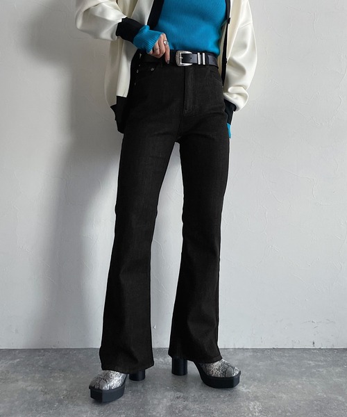 PAGEBOY（ページボーイ）の「フレアフィットジーンズ（デニムパンツ・レディース・ブラック/インディゴブルー/ロイヤルブルー/ブラック系その他・24inch/25inch/26inch/27inch）」の3枚目の写真