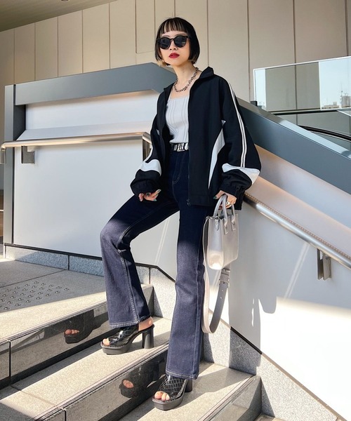 PAGEBOY（ページボーイ）の「フレアフィットジーンズ（デニムパンツ・レディース・ブラック/インディゴブルー/ロイヤルブルー/ブラック系その他・24inch/25inch/26inch/27inch）」の19枚目の写真