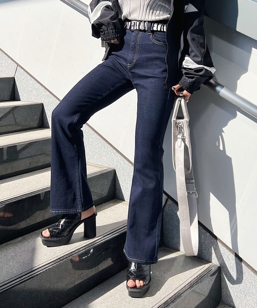 PAGEBOY（ページボーイ）の「フレアフィットジーンズ（デニムパンツ・レディース・ブラック/インディゴブルー/ロイヤルブルー/ブラック系その他・24inch/25inch/26inch/27inch）」の16枚目の写真