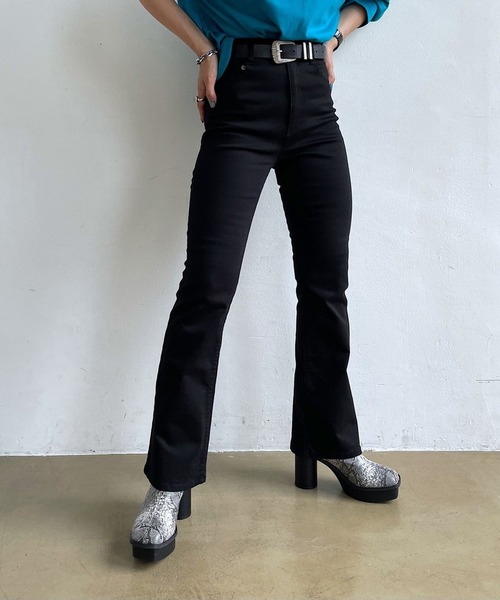 PAGEBOY（ページボーイ）の「フレアフィットジーンズ（デニムパンツ・レディース・ブラック/インディゴブルー/ロイヤルブルー/ブラック系その他・24inch/25inch/26inch/27inch）」の5枚目の写真