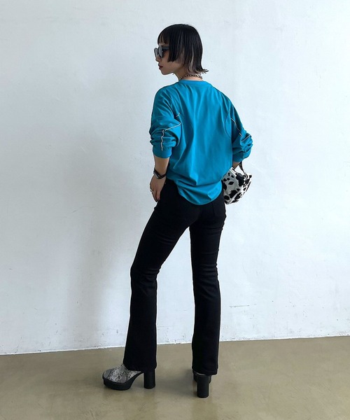 PAGEBOY（ページボーイ）の「フレアフィットジーンズ（デニムパンツ・レディース・ブラック/インディゴブルー/ロイヤルブルー/ブラック系その他・24inch/25inch/26inch/27inch）」の7枚目の写真