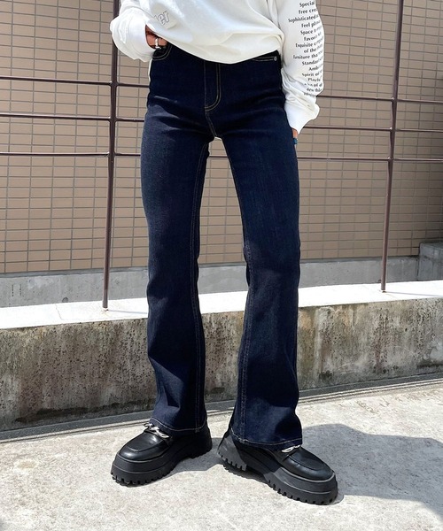 PAGEBOY（ページボーイ）の「フレアフィットジーンズ（デニムパンツ・レディース・ブラック/インディゴブルー/ロイヤルブルー/ブラック系その他・24inch/25inch/26inch/27inch）」の15枚目の写真