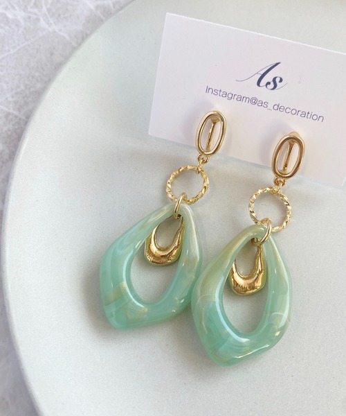 tone（トーン）の「【As】変形オーロラ　ゆらゆら　イヤリング(MA)（イヤリング・レディース・ホワイト/クリア/ゴールド/ブラウン/グリーン/ベージュ/パープル/その他2/ホワイト系2/ゴールド系その他2/ブラウン系その他2/グレー系その他2/グレー/ベージュ系2/パープル系2/グリーン系2・FREE）」の10枚目の写真