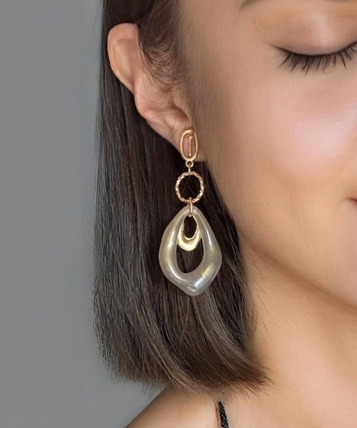 tone（トーン）の「【As】変形オーロラ　ゆらゆら　イヤリング(MA)（イヤリング・レディース・ホワイト/クリア/ゴールド/ブラウン/グリーン/ベージュ/パープル/その他2/ホワイト系2/ゴールド系その他2/ブラウン系その他2/グレー系その他2/グレー/ベージュ系2/パープル系2/グリーン系2・FREE）」の5枚目の写真