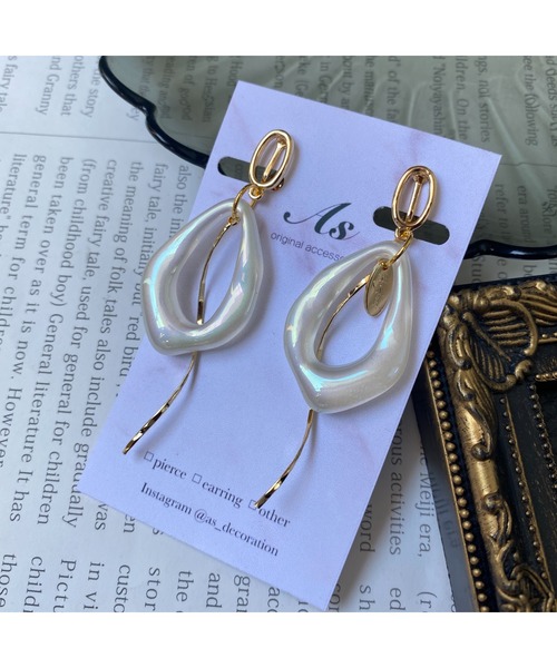tone（トーン）の「【As】変形オーロラ　ゆらゆら　イヤリング(MA)（イヤリング・レディース・ホワイト/クリア/ゴールド/ブラウン/グリーン/ベージュ/パープル/その他2/ホワイト系2/ゴールド系その他2/ブラウン系その他2/グレー系その他2/グレー/ベージュ系2/パープル系2/グリーン系2・FREE）」の18枚目の写真