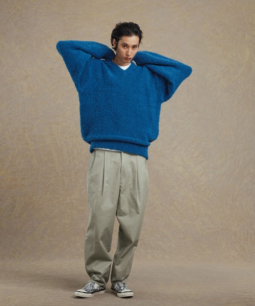 ADAM ET ROPE'（アダムエロペ）の「【WEB限定】Vネック ボリュームスリーブ ビッグシルエット プードルニット/ユニセックス（ニット/セーター・メンズ・ブルー/ラベンダー/ブラック/ベージュ/ネイビー/イエロー・M/L）」の12枚目の写真