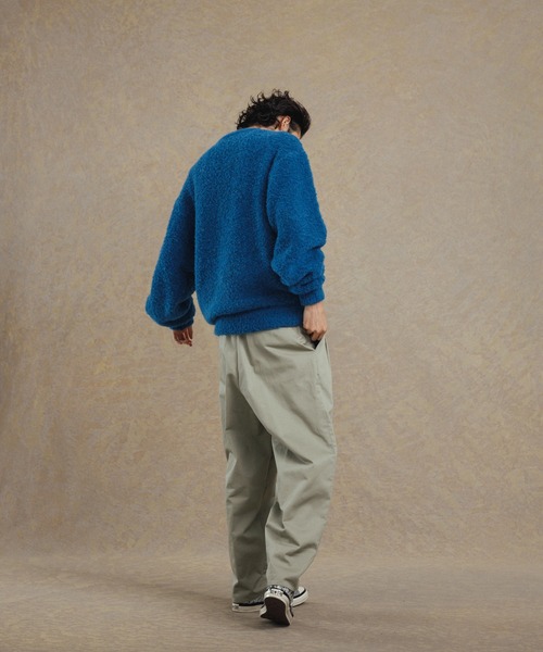 ADAM ET ROPE'（アダムエロペ）の「【WEB限定】Vネック ボリュームスリーブ ビッグシルエット プードルニット/ユニセックス（ニット/セーター・メンズ・ブルー/ラベンダー/ブラック/ベージュ/ネイビー/イエロー・M/L）」の13枚目の写真