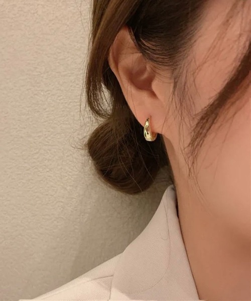 me+em select（ミームセレクト）の「minimal hoop pierce ／ ミニマルフープピアス（ピアス（両耳用）・レディース・シルバー/ゴールド・FREE）」の3枚目の写真