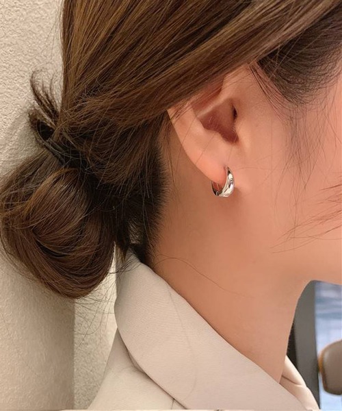 me+em select（ミームセレクト）の「minimal hoop pierce ／ ミニマルフープピアス（ピアス（両耳用）・レディース・シルバー/ゴールド・FREE）」の5枚目の写真