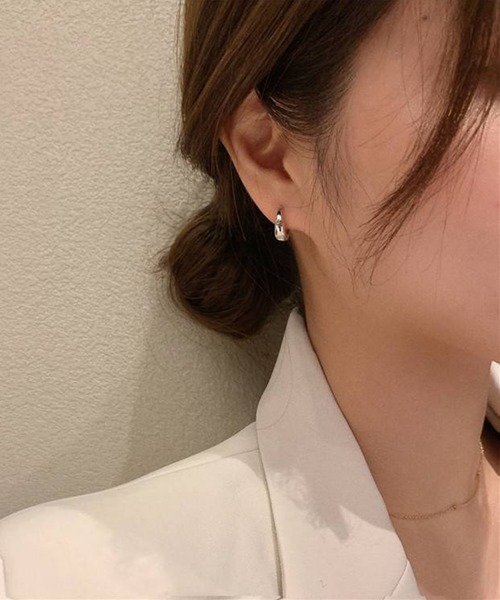 me+em select（ミームセレクト）の「minimal hoop pierce ／ ミニマルフープピアス（ピアス（両耳用）・レディース・シルバー/ゴールド・FREE）」の6枚目の写真