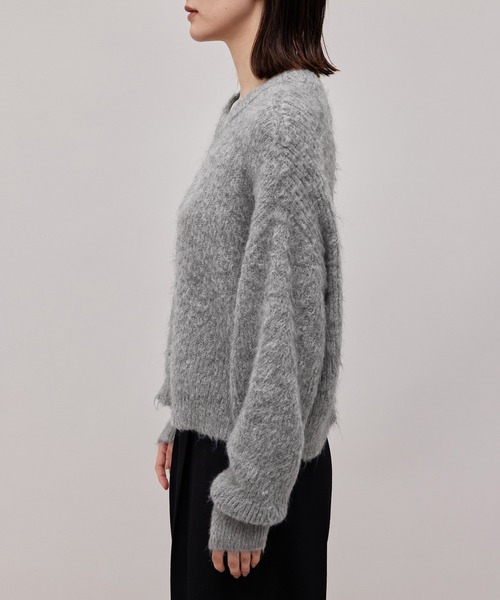 ROPE'（ロペ）の「【WEB限定】アルパカシャギークルーネックショートニット（ニット/セーター・レディース・ブルー系その他4/ライトグレー/ピンク・38）」の4枚目の写真