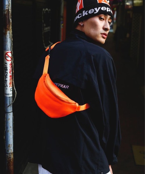 TASINAMI（タシナミ）の「TASINAMI 蛍光レザー ウェストポーチバッグ