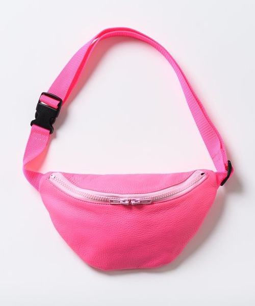 TASINAMI（タシナミ）の「TASINAMI 蛍光レザー ウェストポーチ