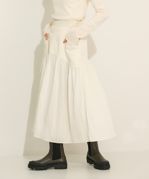 KBF(ケイビーエフ)の「パネルミディスカート(スカート・レディース・アイボリー/ネイビー・ONE)」の2枚目の写真