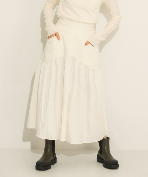 KBF(ケイビーエフ)の「パネルミディスカート(スカート・レディース・アイボリー/ネイビー・ONE)」の3枚目の写真