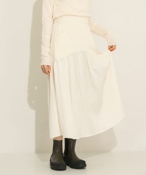KBF(ケイビーエフ)の「パネルミディスカート(スカート・レディース・アイボリー/ネイビー・ONE)」の4枚目の写真