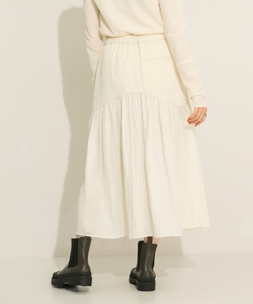 KBF(ケイビーエフ)の「パネルミディスカート(スカート・レディース・アイボリー/ネイビー・ONE)」の5枚目の写真