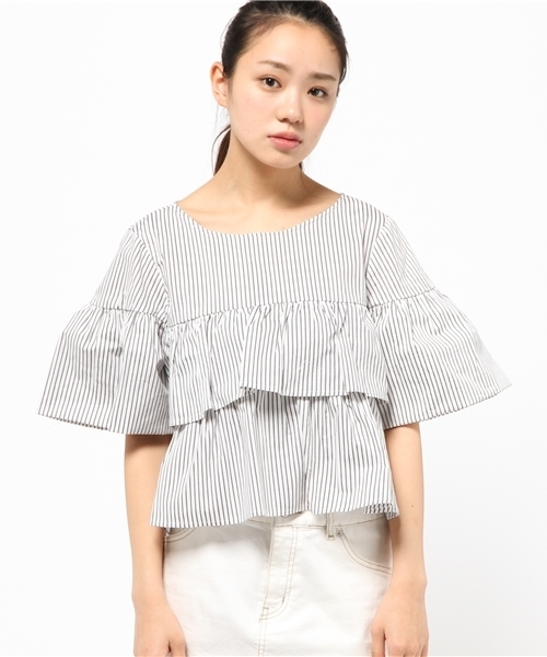 Chico（チコ）の「ストライプ袖フレアBL（シャツ/ブラウス・レディース・ホワイト・FREE）」の2枚目の写真