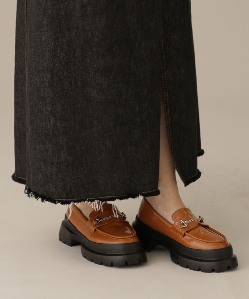 NANO universe(ナノユニバース)の「LB.03/チェーンローファー(ローファー・レディース・オフホワイト/キャメル/ブラック・38/37/36)」の1枚目の写真