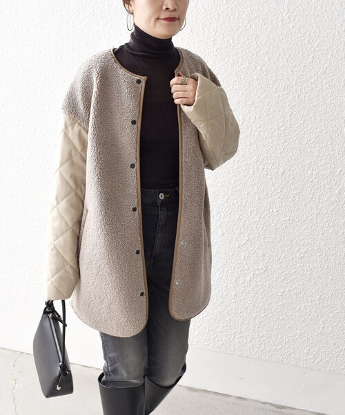 SHIPS（シップス）の「*ボア × キルティング ノーカラー ミディ コート◇（その他アウター・レディース・ベージュ/オフホワイト・ONE SIZE）」の22枚目の写真