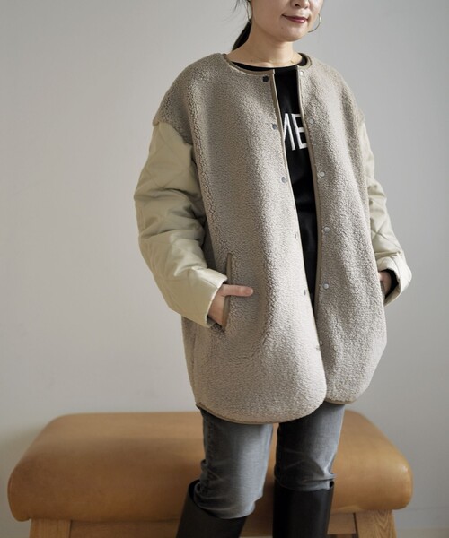 SHIPS（シップス）の「*ボア × キルティング ノーカラー ミディ コート◇（その他アウター・レディース・ベージュ/オフホワイト・ONE SIZE）」の4枚目の写真