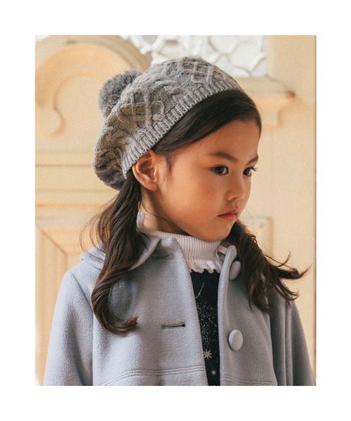 BeBe(ベベ)の「BeBe/ケーブル編みニットベレー(48~56cm)(ハンチング/ベレー帽・キッズ・グレー/ピンク・SMALL/MEDIUM)」の7枚目の写真