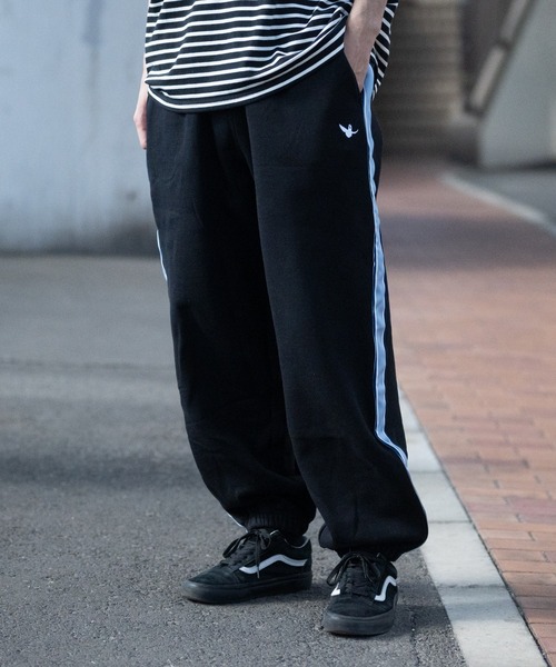 【セール】【h】〔(What it isNT)art by MARKGONZALES〕サイドライン ワンポイント スウェットワイドパンツ（スウェットパンツ）｜（What it isNt）ART BY MARKGONZALES（ワットイットイズント）