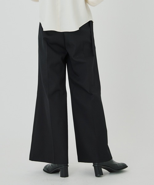 UNITED TOKYO（ユナイテッドトウキョウ）の「スクイーズフレアワイドパンツ（スラックス・レディース・その他2/ブラック・1/2/3）」の8枚目の写真