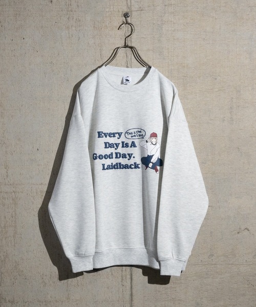 Red Cap Girl（レッドキャプガール）の「【a-r】〔25SS新柄追加〕〔Red Cap Girl/レッドキャップガール〕 RCGフロント/バック イラストプリント ルーズシルエット クルーネックスウェット（スウェット・メンズ・ブルー/ブラック/ホワイト/アッシュグレー/グレー系その他/カーキ/ブルー系その他/ダークグレー/アイボリー/ネイビー/グレー系その他2/グレー系その他3/ホワイト系その他/オートミール/オレンジ/ネイビー系1/ダークグリーン/ライトグレー系1/ブラック系1/グレー系/ネイビー系2/ブルー系その他2/ホワイト系その他2/ブラック系その他・MEDIUM/LARGE/X-LARGE）」の14枚目の写真