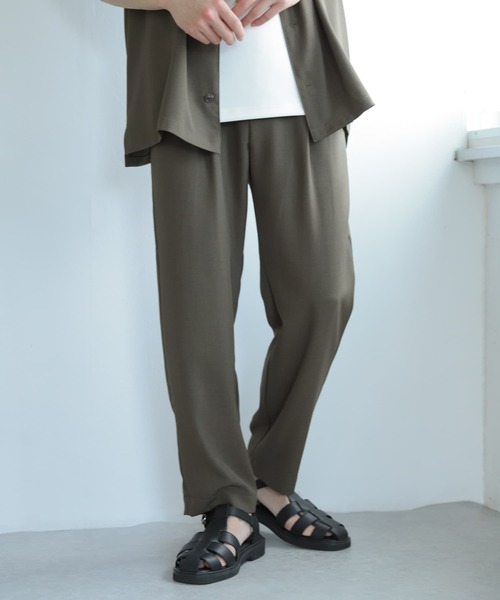 SENSE OF PLACE by URBAN RESEARCH(センスオブプレイスバイアーバンリサーチ)の「『セットアップ対応』『イージーケア』ダブルタックテーパードスラックス(スラックス・メンズ・ライトベージュ/チャコールグレー/ピンク/ブルー/オリーブ/ブラック・LARGE/MEDIUM/SMALL)」の5枚目の写真