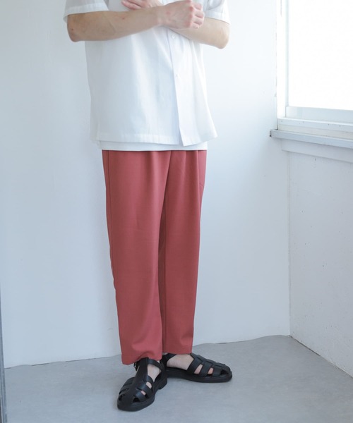 SENSE OF PLACE by URBAN RESEARCH(センスオブプレイスバイアーバンリサーチ)の「『セットアップ対応』『イージーケア』ダブルタックテーパードスラックス(スラックス・メンズ・ライトベージュ/チャコールグレー/ピンク/ブルー/オリーブ/ブラック・LARGE/MEDIUM/SMALL)」の1枚目の写真