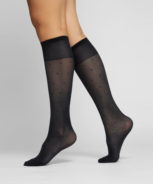 SWEDISH STOCKING（スウェディッシュストッキングス）の「Doris Dot Knee highs Black（ソックス/靴下・レディース・ブラック・ONE SIZE）」の2枚目の写真