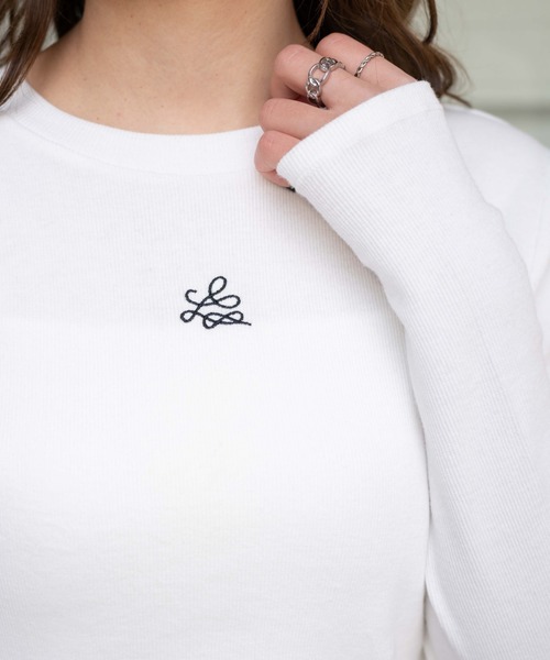 WEGO(ウィゴー)の「WEGO/ワンポイント刺繍リブトップス(Tシャツ/カットソー・レディース・ホワイト/ブラック・FREE)」の6枚目の写真