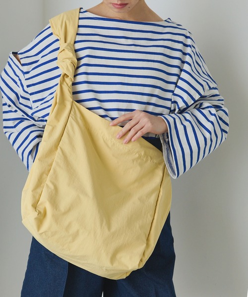 forksy.（フォルクシー）の「【forksy.】ナイロンムスビデザインショルダーバック（ショルダーバッグ・レディース・モカ/ブラック/ミント/イエロー/アイボリー・FREE）」の5枚目の写真