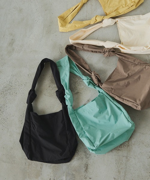 forksy.（フォルクシー）の「【forksy.】ナイロンムスビデザインショルダーバック（ショルダーバッグ・レディース・モカ/ブラック/ミント/イエロー/アイボリー・FREE）」の4枚目の写真