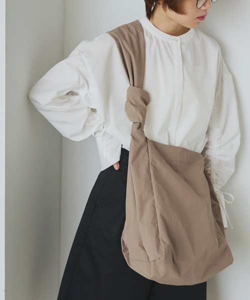 forksy.（フォルクシー）の「【forksy.】ナイロンムスビデザインショルダーバック（ショルダーバッグ・レディース・モカ/ブラック/ミント/イエロー/アイボリー・FREE）」の3枚目の写真