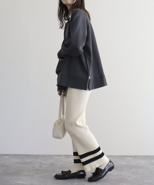 fredy emue(フレディエミュ)の「ライン入りニットフレアパンツ(その他パンツ・レディース・アイボリー/グレイッシュブルー・38)」の6枚目の写真