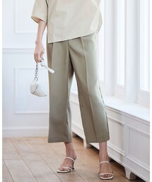 ICB（アイシービー）の「【WEB限定カラーあり】FluidBackSatin ワイドクロップドパンツ（その他パンツ）」