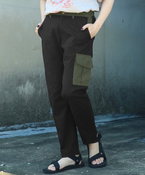 KRIFF MAYER Lady's Collection（クリフメイヤーレディースコレクション）の「異素材ミックスカーゴパンツ（カーゴパンツ・レディース・カーキ/ナチュラル/ベージュ/カラフル/ブラック/ブラウン・LARGE/MEDIUM）」の2枚目の写真