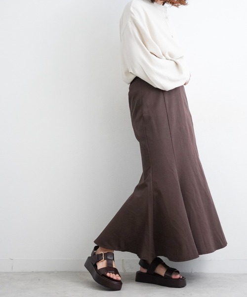 Fabby fabby(ファビィーファビィー)の「厚底2ベルトバックバンドサンダル(サンダル・レディース・ベージュ/ブラック/ブラウン/オフホワイト・SMALL/LARGE/MEDIUM)」の17枚目の写真
