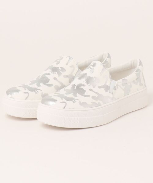 Disney(ディズニー)の「【Disney100周年記念】スリッポンシューズ(スニーカー・レディース・シルバー/レッド/グレー/ネイビー・L/M)」の4枚目の写真